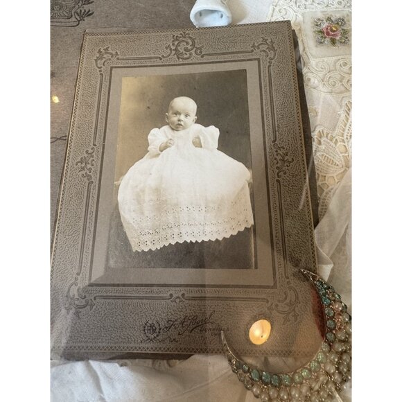 Antique Mourning Baby Shadow Oval Bubble Frame - Antique Belongings- Beautiful - Picture 13 of 16